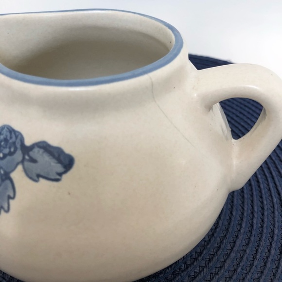 Vintage 1960’s Pfaltzgraff Yorktowne Stoneware Pitcher - Picture 4 of 7